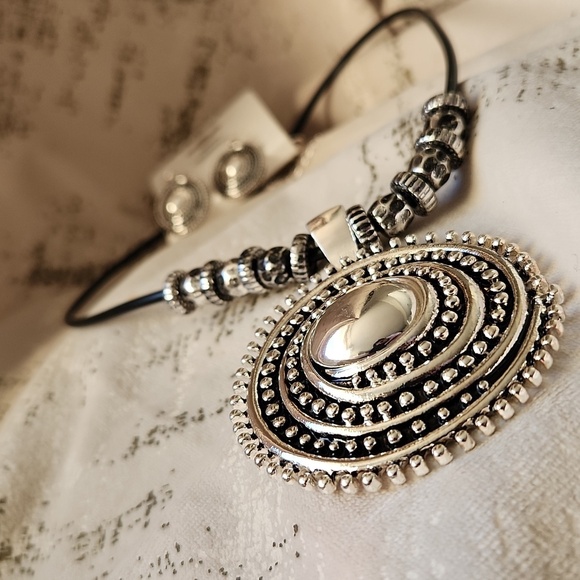 Traditional Beautiful Oxidized Silver Leather Strap Necklace - Picture 3 of 13